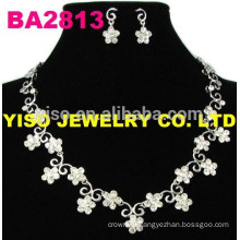 beautiful flower crystal necklace